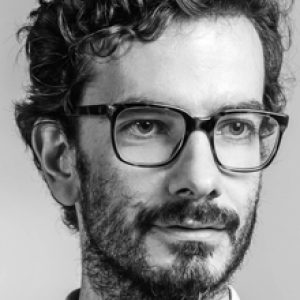 O designer Andrea Steidl autor da colecao Suiseki da LaCividina
