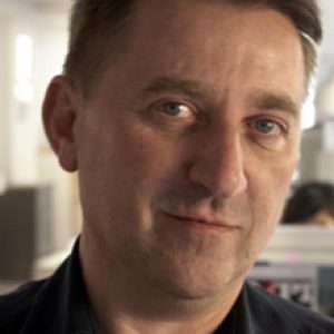 James Irvine, autor da cadeira Juno da Arper, com estúdio em Milão desde 1988