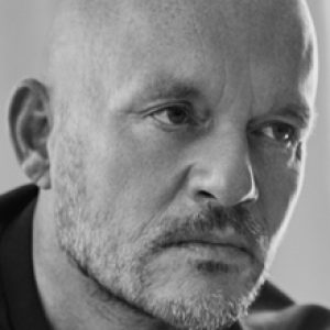 Grés Mutina desenhado por Vincent Van Duysen numa receção de escritório