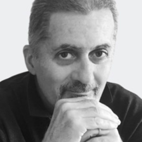 O designer industrial Giovanni Baccolini fundador do Studio Omega Bolonha