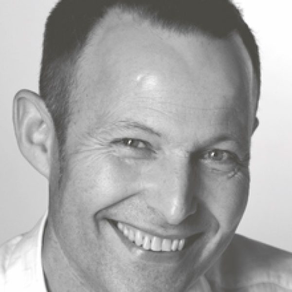 Peter Harvey, designer do sofá Mon Coeur e da poltrona Nautile