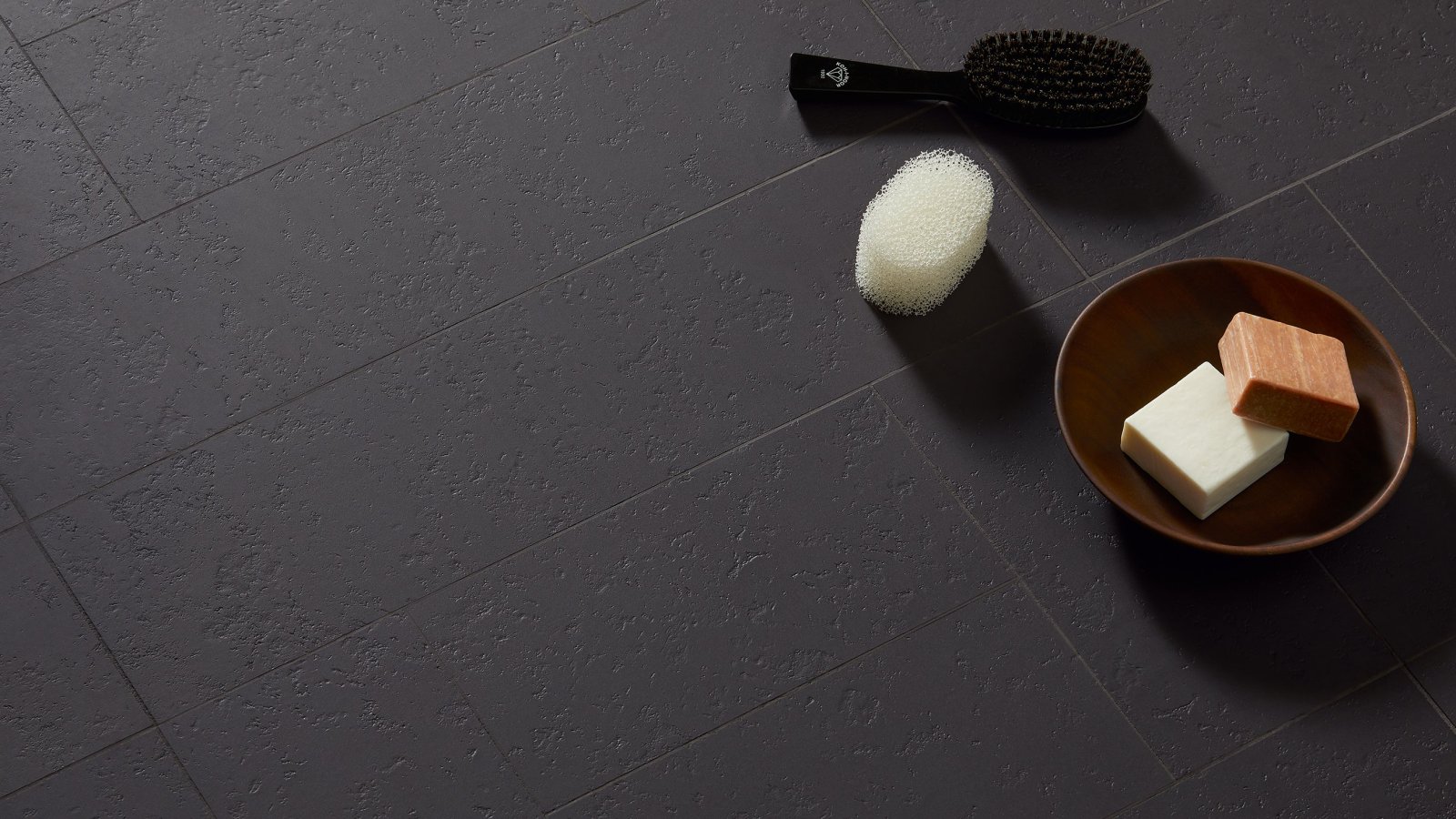 Superficie de gres extrudido Kosei da Mutina
