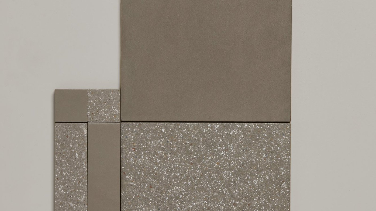 Coleção Time da Mutina com texturas Rough e Smooth combinadas no mesmo pavimento
