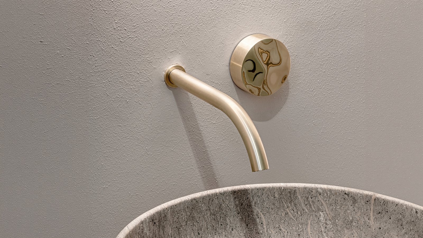 Torneiras de design Allure da CEA Design com manete polida