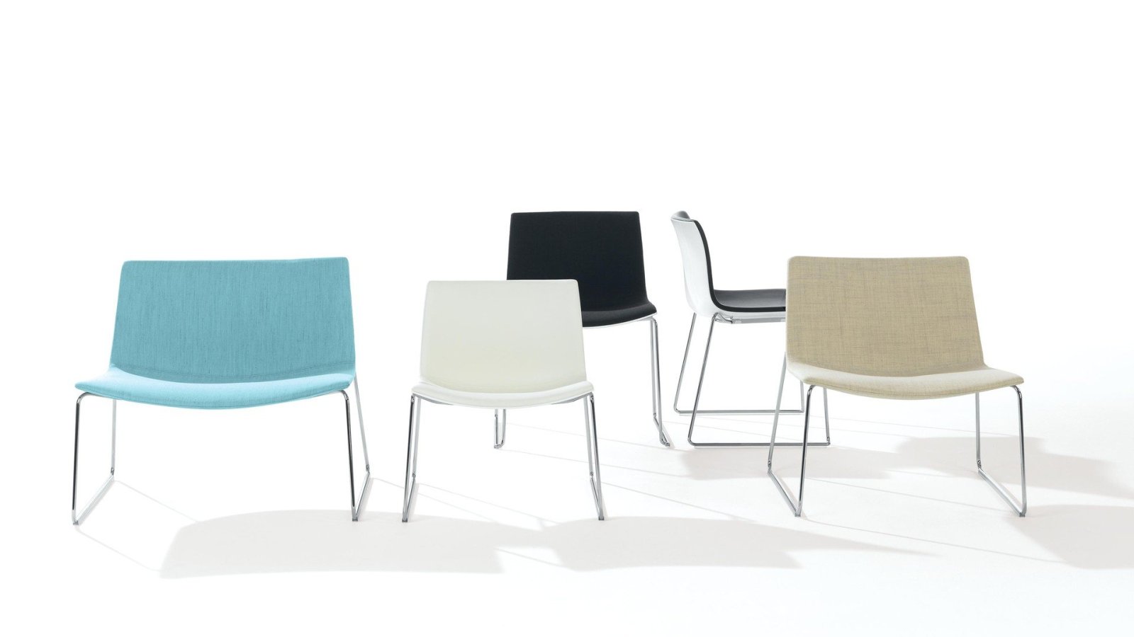 Cadeira de design Catifa 53 da Arper com base de patim em aço