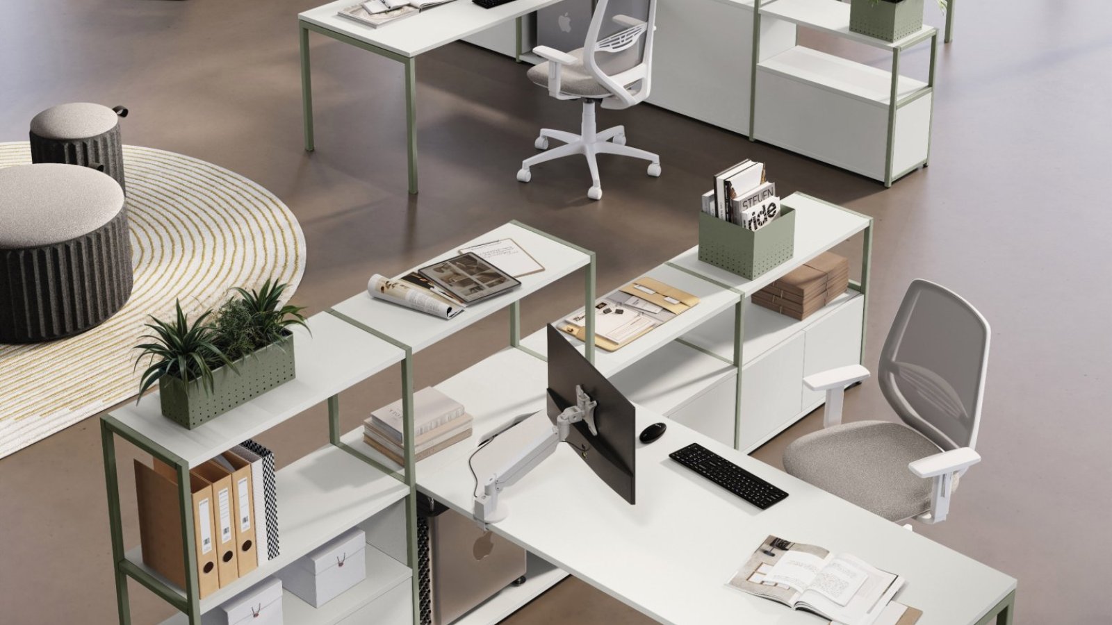 Sistema de secretárias operativas Sigma da Las Mobili com workstations bench sobre pernas metálicas quadradas