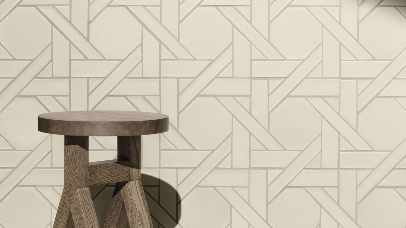 Mosaico Weaving da Mutina com a trama entrelacada Ba Leng em branco