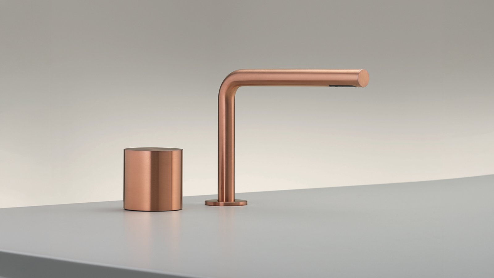 Misturadora progressiva Opus de dois furos com bica giratória em Copper acetinado