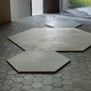 Receção com piso Déchirer efeito betão