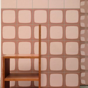 Peça Betty Frame da Mutina com elemento gráfico