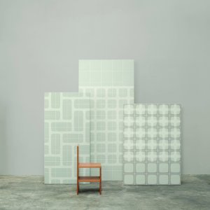 Peça Betty Plus da Mutina com elemento gráfico