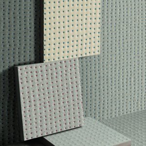 Casa de banho com Pico da Mutina no chão e nas paredes