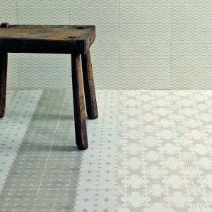 Parede de copa em padrões mistos Azulej Bianco