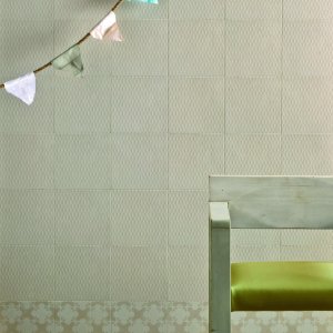 Balcão revestido com peças Azulej Grigio