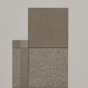 Coleção Time da Mutina com texturas Rough e Smooth combinadas no mesmo pavimento