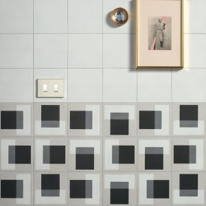 Futura Triangles, um dos quatro desenhos figurativos