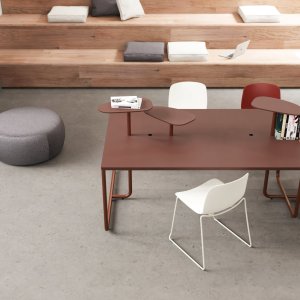 Bench linear Itube ao longo da janela