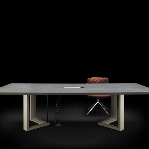 Passadeira de pele sertida numa mesa Arche