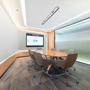 Cadeiras Aston à cabeceira da mesa de reuniões