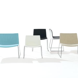 Cadeira de design Catifa 53 da Arper com base de patim em aço