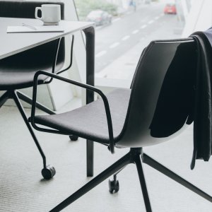 Base giratória em alumínio sob uma Catifa 53