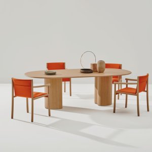 Kata Chair com concha de madeira texturada