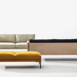 Sofá modular Steeve da Arper numa zona lounge