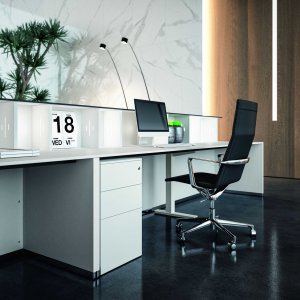 Composição Lux de 400 cm no átrio de uma empresa
