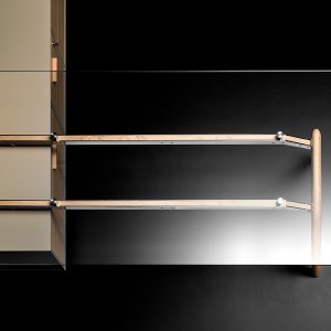 Estante integrada da variante Rail de vidro de 220 cm