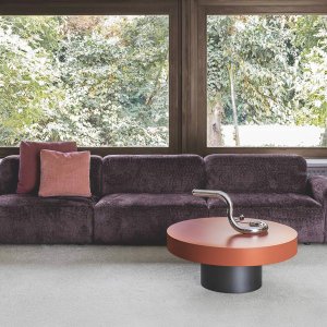 Sofá Cloud da Flexteam com 375 cm em tecido claro numa sala de estar