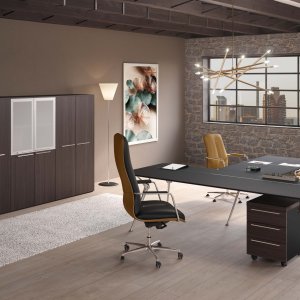 Secretária design Genesis de Codutti com tampo em carvalho tingido wengé