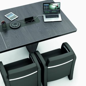 Gabinete de direção com secretária iSixty, extensão PC e estante Colonna