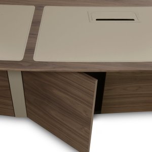 Sala de administração com mesa Corniche e poltronas Sella