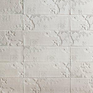 Pormenor da textura Bas-Relief Patchwork da Mutina