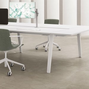 Mesa de reunião E-Place 300 x 120 sobre duas colunas de base quadrada