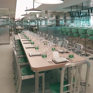 Banco bar Navy 1006 com braços e assento a 76 cm