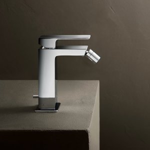 Cabeça de duche Acquafit e termostática Mint de Fantini vistas de frente