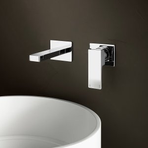 Casa de banho da direção com torneiras de design Mint de Fantini no lavatório