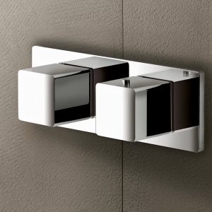 Composição de duche Mint com cabeça Acquafit, termostática de três saídas e chuveiro de mão