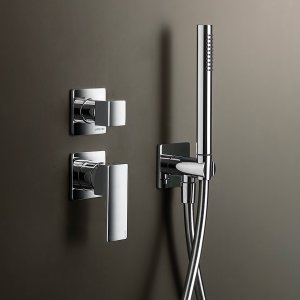 Misturadora de parede Mint de Fantini em Matt Black com rosetas e bica de 19 cm
