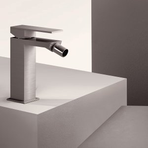 Monocomando alta Mint de Fantini em Matt Black, vista a três quartos