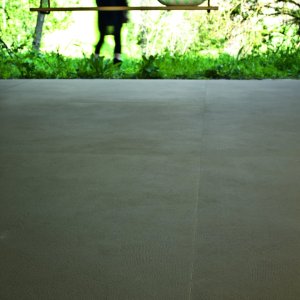 Detalhe do baixo-relevo pisável de Déchirer