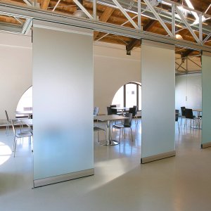 Manivela amovível inserida no tardoz de um painel PMI