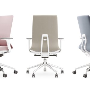 Cadeiras de escritório ergonómicas Pyla da ICF em postos de trabalho