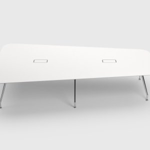 Mesa UniTable em forma de barril da ICF numa sala de conselho
