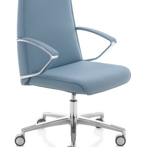 Parte de trás do encosto de uma Kastel Klivia num gabinete