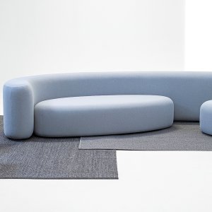 Lisse da LaCividina de frente: o sofá inteiro, numa só peça estofada