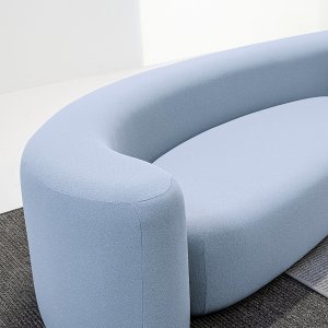 Pufe médio Lisse da LaCividina, de contorno oval irregular