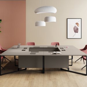 Mesa de reuniões I-Meet da Las Mobili com tampo de vidro preto lacado por trás e pernas cromadas