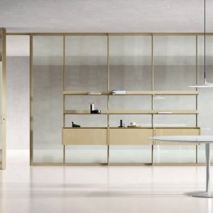 Prateleiras Giano montadas numa divisória Simple Bold